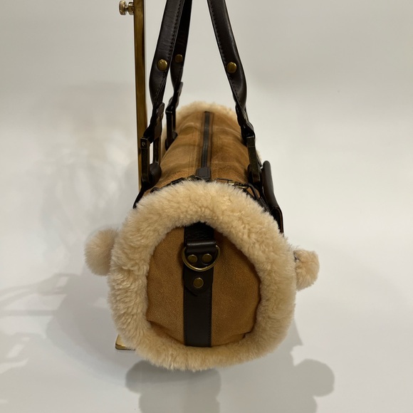 UGG SMALL BARREL DUFFEL BAG CREAM SUEDE LEATHER - Picture 4 of 8